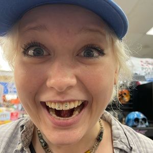 Meet your Posher, Abby